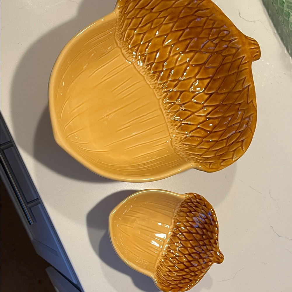 Acorn Shaped Ceramic Bowls